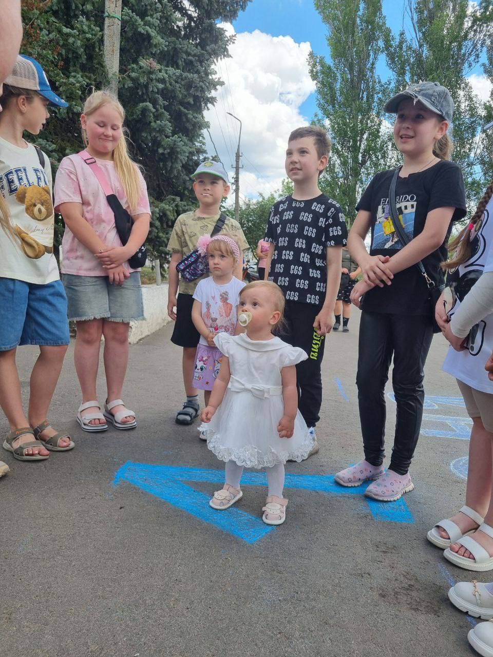 В Троицко-Харцызске прошла игровая программа для детей, приуроченная празднованию Международного Дня защиты детей..