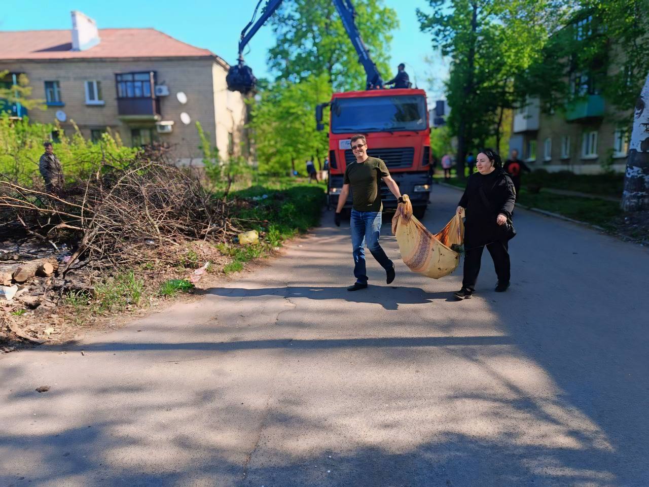 Прошел очередной общегородской субботник.